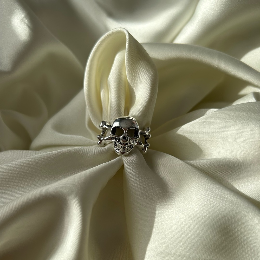 Skull Rings - Picture 4 of 16
